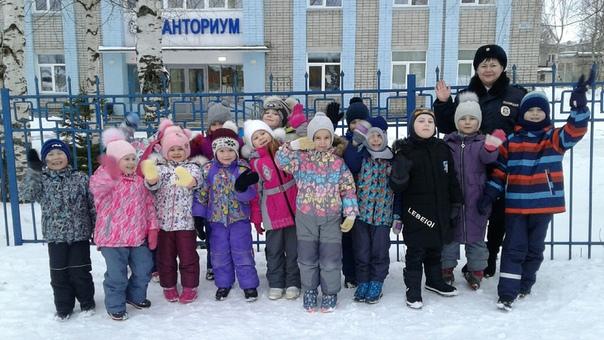 «Шагающий автобус» с кировскими дошкольниками изучил особенности дорожной инфраструктуры в зимний период