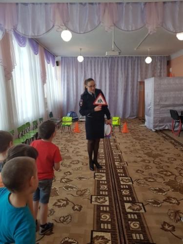 Самостоятельному ориентированию в дорожной среде уральские дошкольники учатся на игровых занятиях