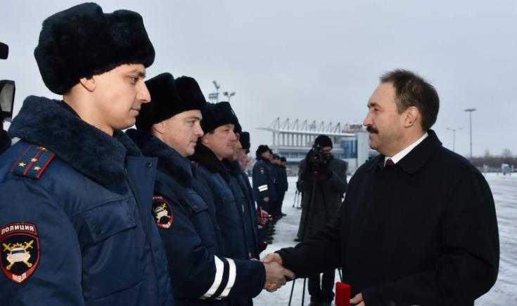 Руководители российской Госавтоинспекции и правительства Республики Татарстан вручили ключи от новых патрульных автомобилей инспекторам ДПС