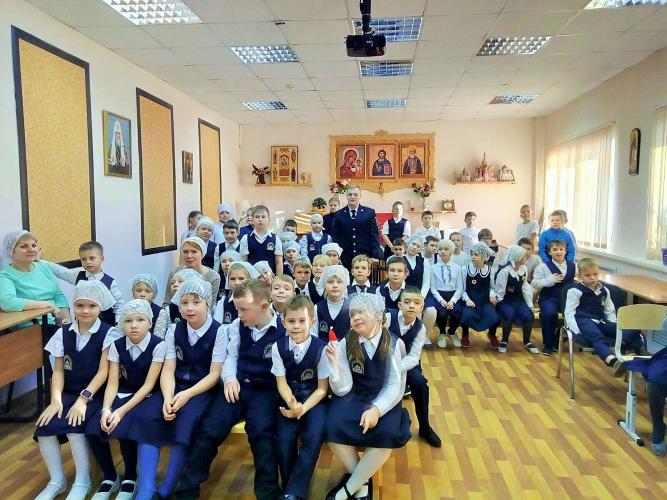Госавтоинспекторы Югры провели уроки дорожной грамотности в образовательных организациях
