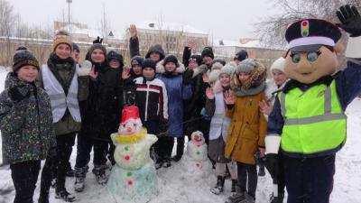 «Безопасный снеговик идет к вам». Новогодний марафон по безопасности дорожного движения