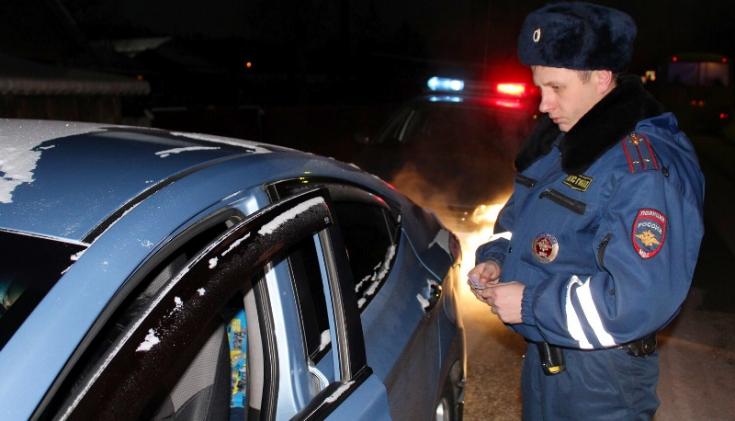 Госавтоинспекторы Красноярского края во время рейда выявили спрятанного между сиденьями автомобиля ребенка