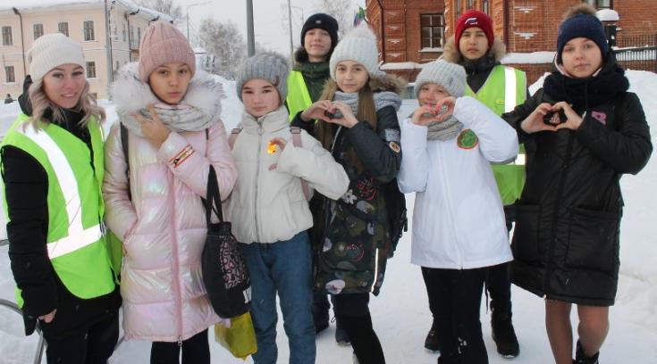 В Енисейске госавтоинспекторы и ребята из отряда ЮИД провели акцию «Наших видно»