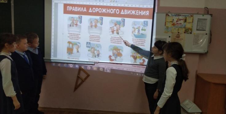 В преддверии новогодних каникул автоинспекторы проводят с брянскими школьниками экспресс-курсы дорожной безопасности