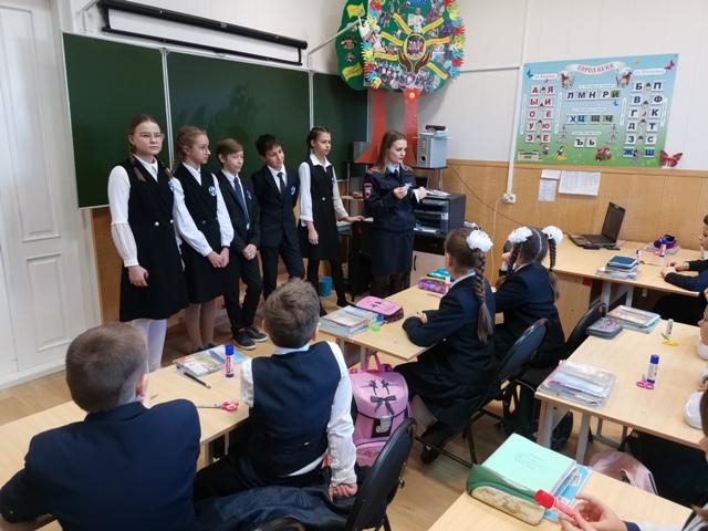 Госавтоинспекция Кубани напомнила школьникам о необходимости использования световозвращающих элементов