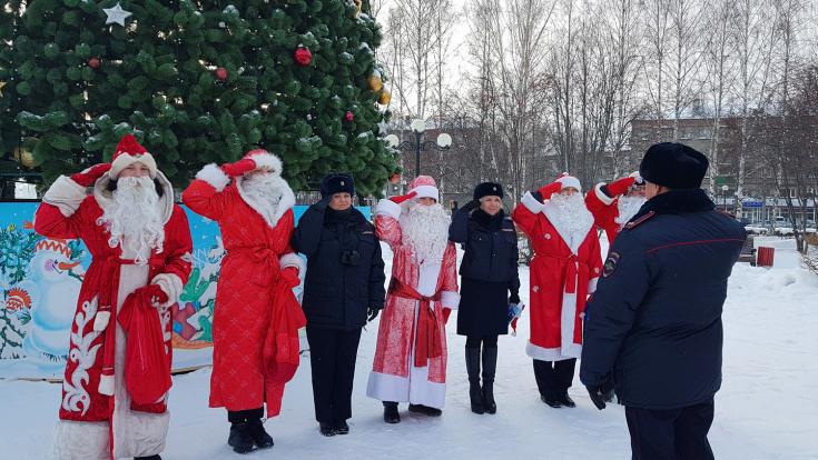В Томске на стражу безопасности дорожного движения заступил Новогодний патруль