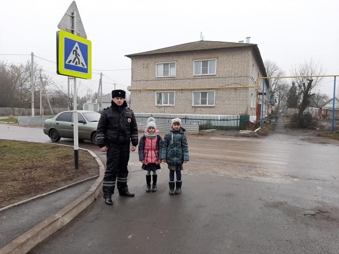Сотрудники курской Госавтоинспекции провели акцию "Внимание, пешеход!"