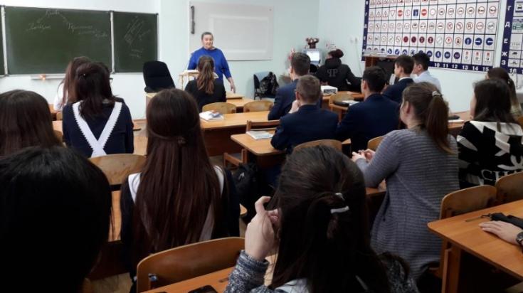 Работники ГБУ «Безопасность дорожного движения» проводят профилактические мероприятия в автошколах Татарстана