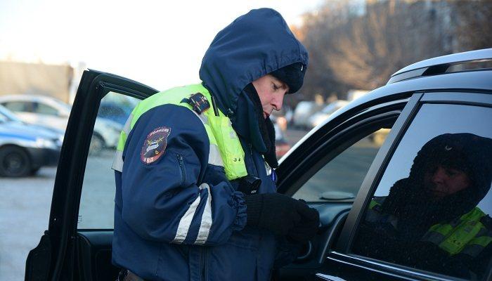 В каких случаях «двойную сплошную» линию пересекать можно, не получив за это штраф?