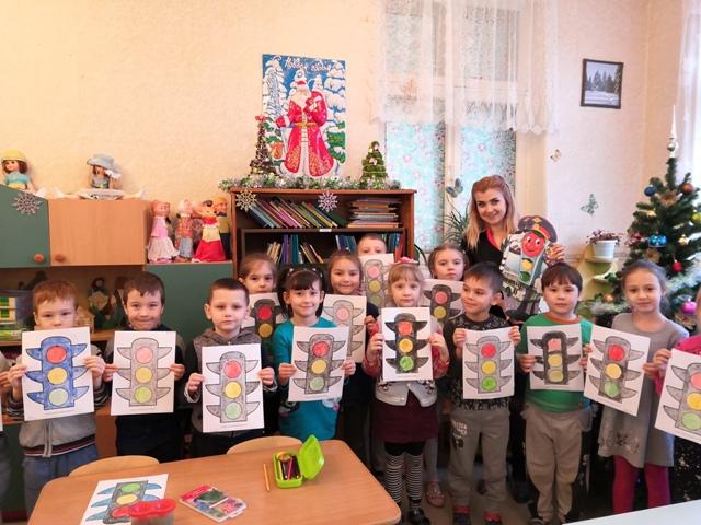 Сотрудники ГИБДД города Смоленска провели мастер-класс для воспитанников детского сада
