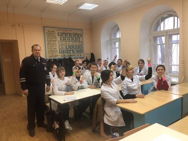В Рославльском медицинском колледже прошло мероприятие, посвященное профилактике дорожно-транспортных происшествий