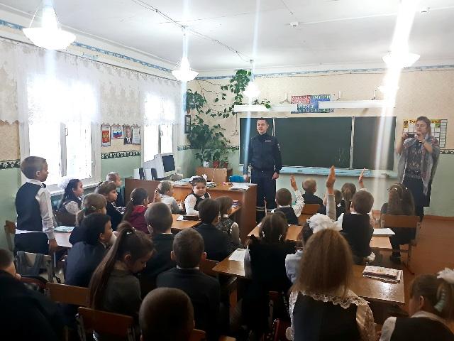 Особенных детей и взрослых поздравили с Новым Годом