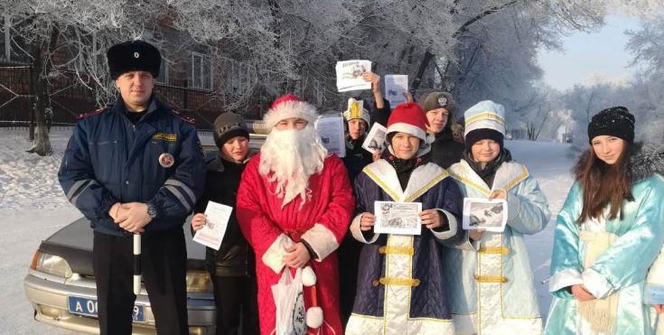 Хакасских участников движения на дорогах приветствует «Новогодний патруль»