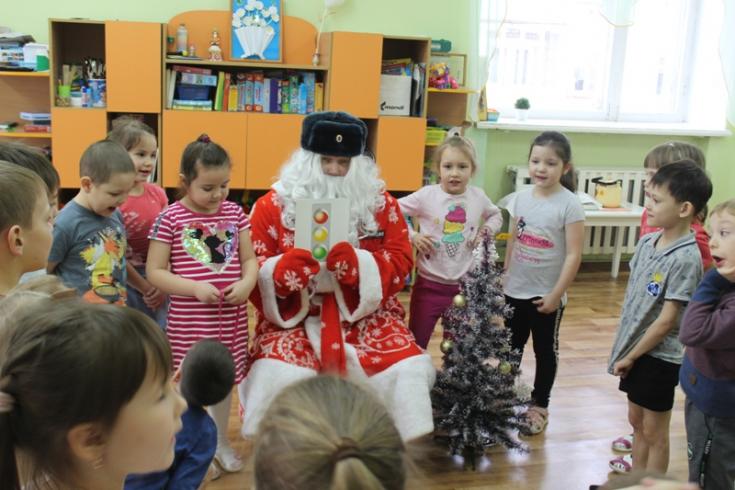 Мастер-классы по изготовлению световозвращателей наиболее популярны в детских садах Кировской области в преддверии новогодних праздников