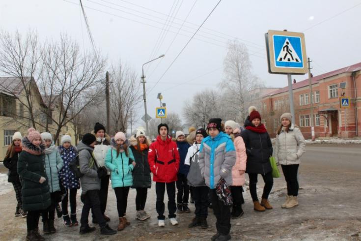 В Петровске школьникам напомнили о безопасности на зимней дороге