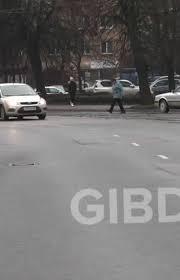 Сотрудники ГИБДД Калининградской области вручили водителям новогодние подарки