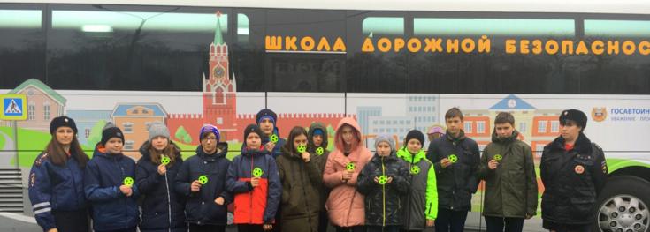 Сотрудники ГИБДД организовали для школьников познавательный тур по безопасности дорожного движения