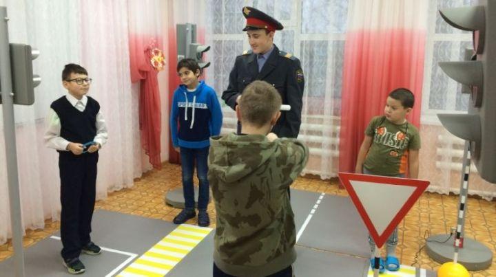 Реабилитанты центра «Милосердие» повторили правила дорожного движения