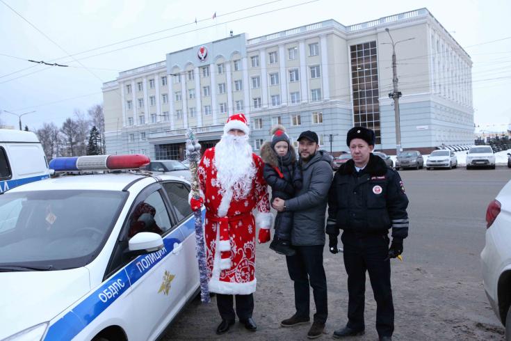 «Полицейский Дед Мороз осуществил мечту ижевского мальчика