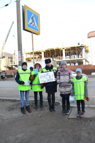 В Воронежской области госавтоинспекторы совместно с воспитанниками школы – интерната провели акцию «Безопасный переход для двоих»