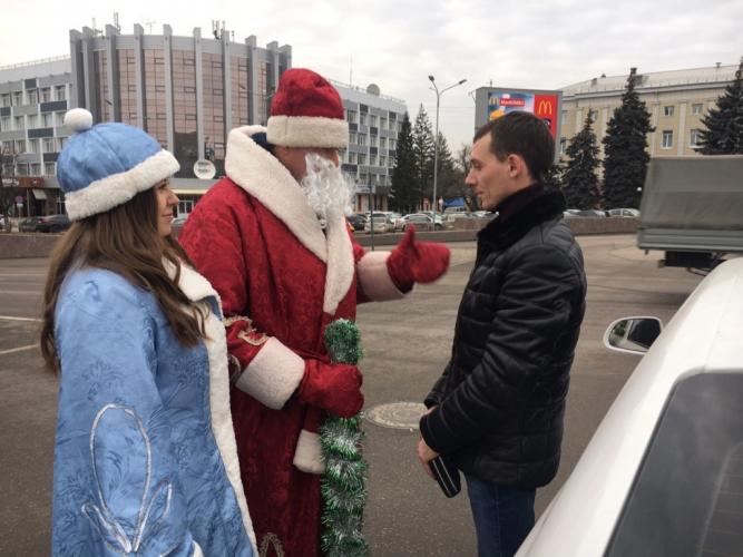 В Липецке в акции «Дед Мороз за БДД» принимали участие представители регионального уполномоченного по правам ребенка и журналисты