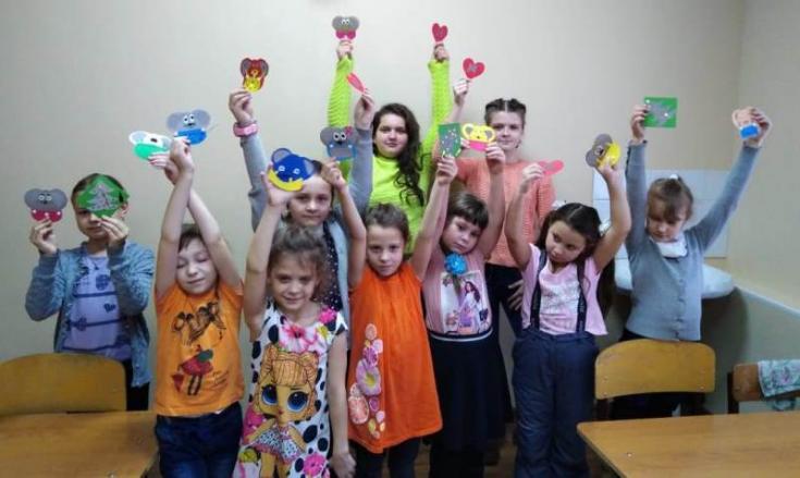 В Краснотуранском районе учащиеся изготовили новогодние украшения в безопасном стиле
