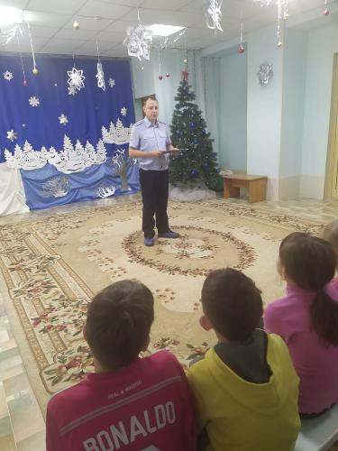В Прокопьевске инспекторы ГИБДД провели уроки безопасности для воспитанников детских домов