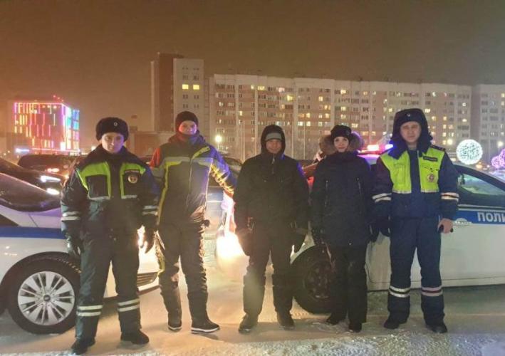 Новоуренгойская Госавтоинспекция провела новогодний флешмоб