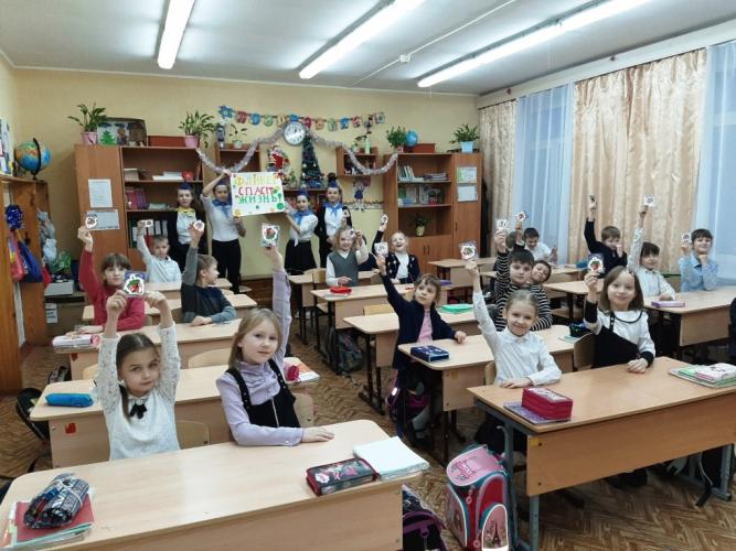 Сотрудники Госавтоинспекции Печенгоского района провели акцию «Мы за Безопасные каникулы»