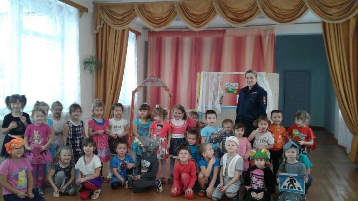 В Бичурском районе дошколята поставили спектакль о Правилах дорожного движения
