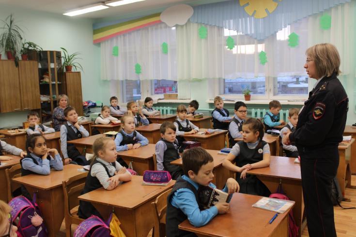В ОДНОЙ ИЗ ШКОЛ ГЛАЗОВА ПРОШЛА «НЕДЕЛЯ ПРАВОВЫХ ЗНАНИЙ»
