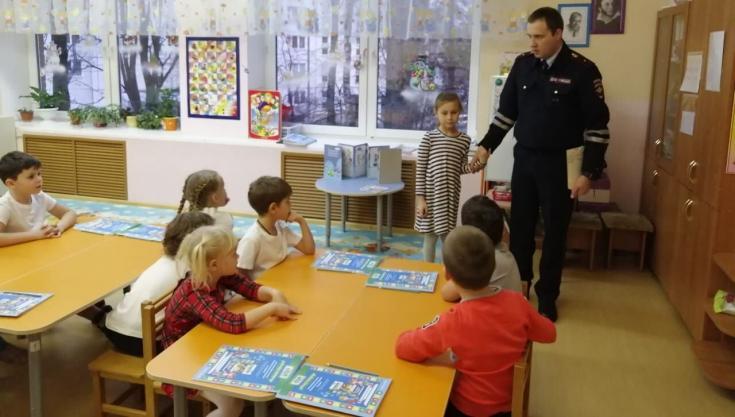 ИНСПЕКТОРЫ ГИБДД ПРОВЕЛИ МЕРОПРИЯТИЕ «ШКОЛА ЮНОГО ПЕШЕХОДА»
