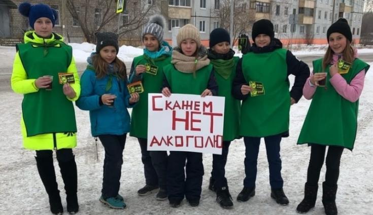 НАЗАРОВСКИЕ ПОМОЩНИКИ ГИБДД НАПОМНИЛИ ВОДИТЕЛЯМ О НЕДОПУСТИМОСТИ УПРАВЛЕНИЯ В СОСТОЯНИИ АЛКОГОЛЬНОГО ОПЬЯНЕНИЯ