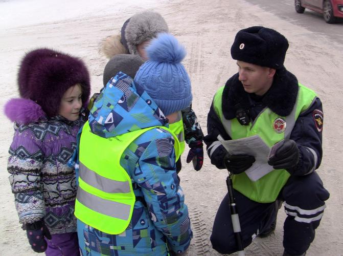 Госавтоинспекция Томской области призывает родителей уделить особое внимание безопасности детей во время новогодних каникул