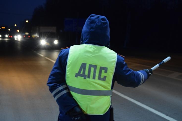 Автоинспекторы напоминают автомобилистам правила безопасного движения в темное время суток