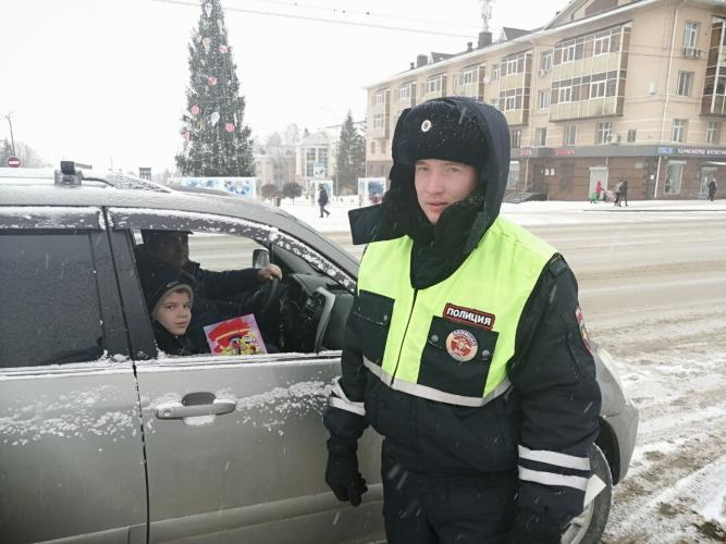 В рамках оперативно- профилактического мероприятия "Зимние каникулы" прошла акция"Ребёнок - главный пассажир"