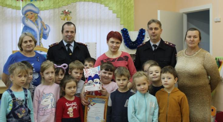Госавтоинспекторы подвели итоги конкурса на лучшую игрушку «Украсим елочку вместе с ГИБДД»