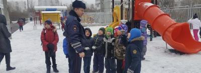 Госавтоинспекция призывает родителей уделить особое внимание безопасности детей во время новогодних каникул