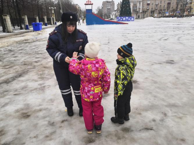Сотрудники ГИБДД города Череповца провели акцию «Безопасные каникулы»