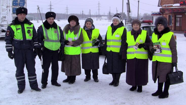 В Томской области инспекторы ДПС и Бабушкин патруль проверяли соблюдение правил перевозки несовершеннолетних пассажиров в автомобилях