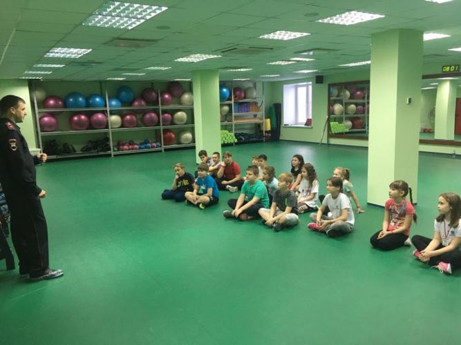 В Томской области инспекторы ГИБДД проводят профилактические беседы с юными участниками дорожного движения