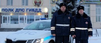 Красноярские автоинспекторы помогли попавшим в беду водителям выбраться из ледяной ловушки