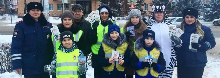 В Татарстане сотрудники ГИБДД совместно с представители ЮИД провели ликбез для водителей и пешеходов