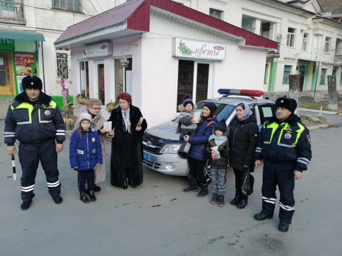 Утренние инструктажи дорожной безопасности проводят автоинспекторы Кабардино-Балкарии