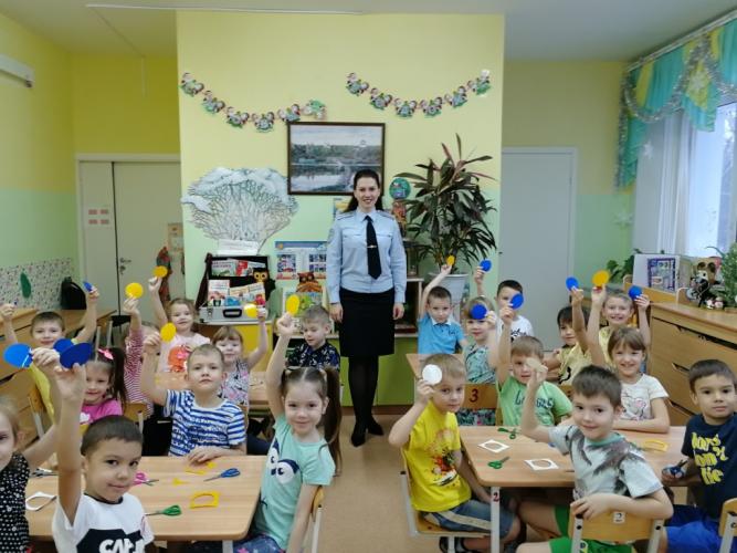 Мастерские по изготовлению световозвращающих наклеек начали работу в дошкольных организациях региона