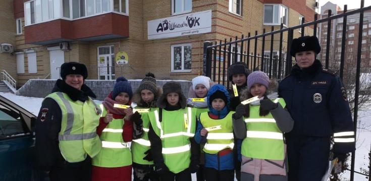 Сотрудники Госавтоинспекции продолжают обучать юных омичей безопасному поведению на дороге