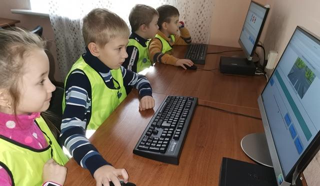 Северо-Енисейские сотрудники ГИБДД присоединились к акции #безопасностьдетства