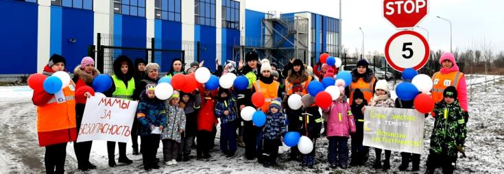 В Белгородской области «родительский патруль» возглавил детский «шагающий автобус»