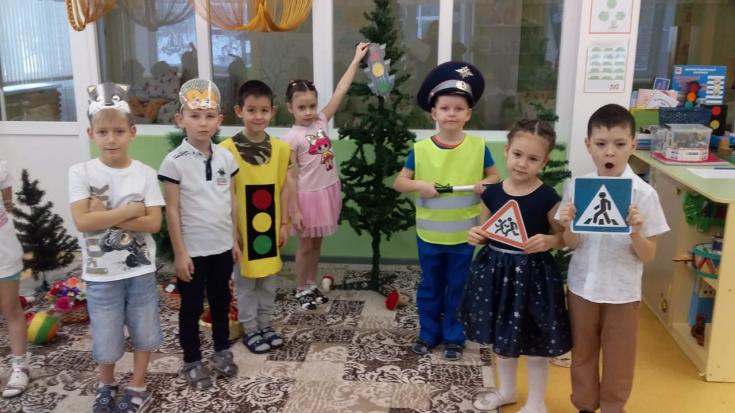 Инсценировка стихотворения С.Михалкова "Бездельник Светофор" в ДОУ № 104 "Бэлэкэч" г. Набережные Челны
