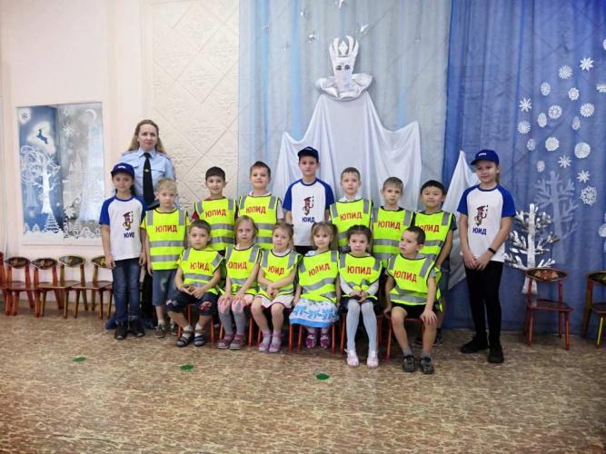 В Чите воспитанники дошкольного учреждения дали присягу юных помощников инспекторов движения